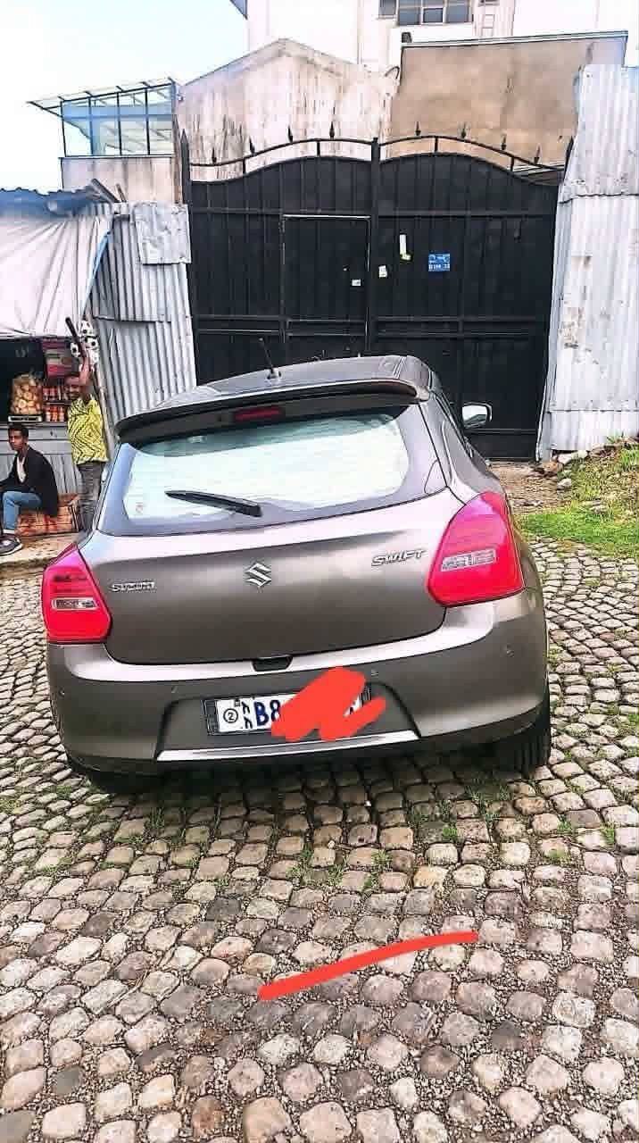 2021 Suzuki Swift photo 3