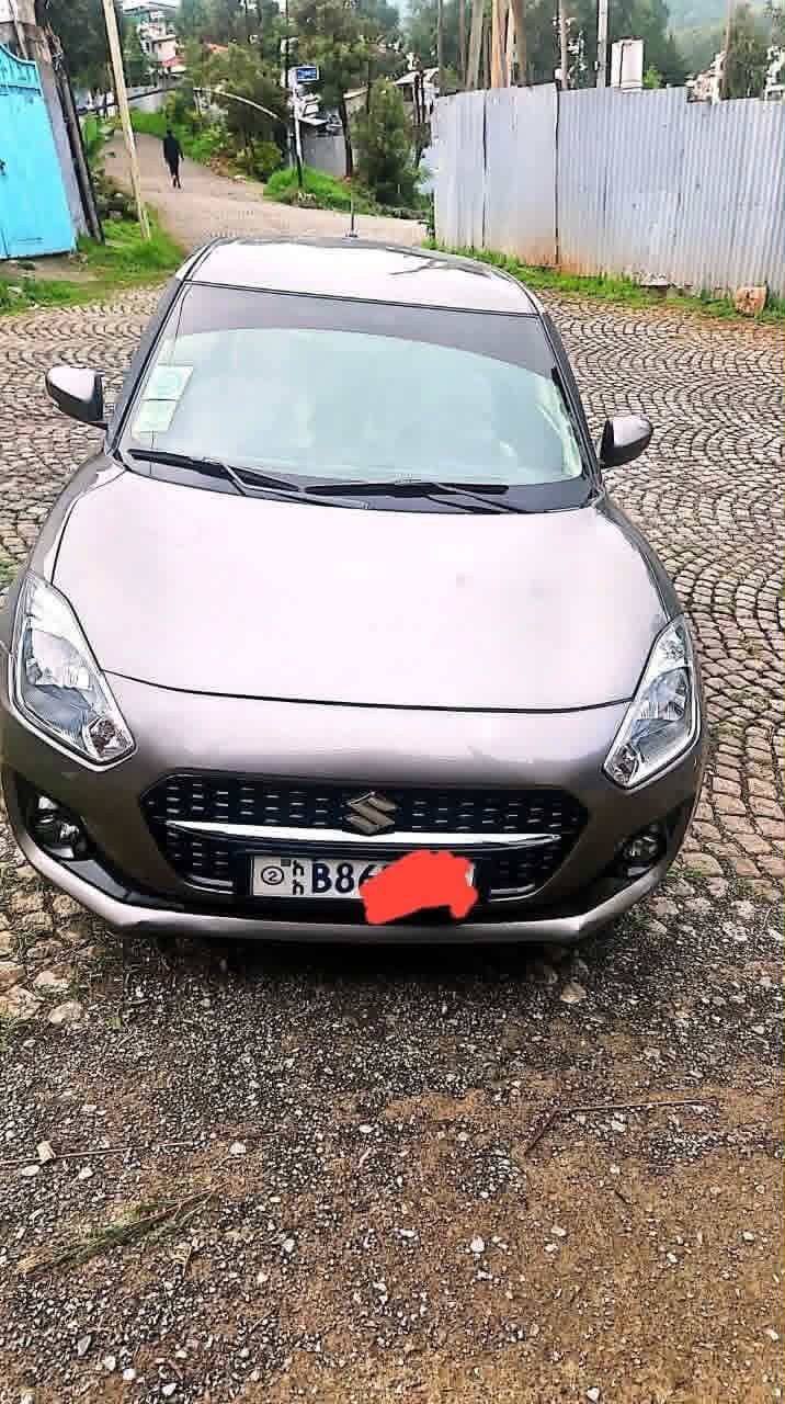 2021 Suzuki Swift photo 2