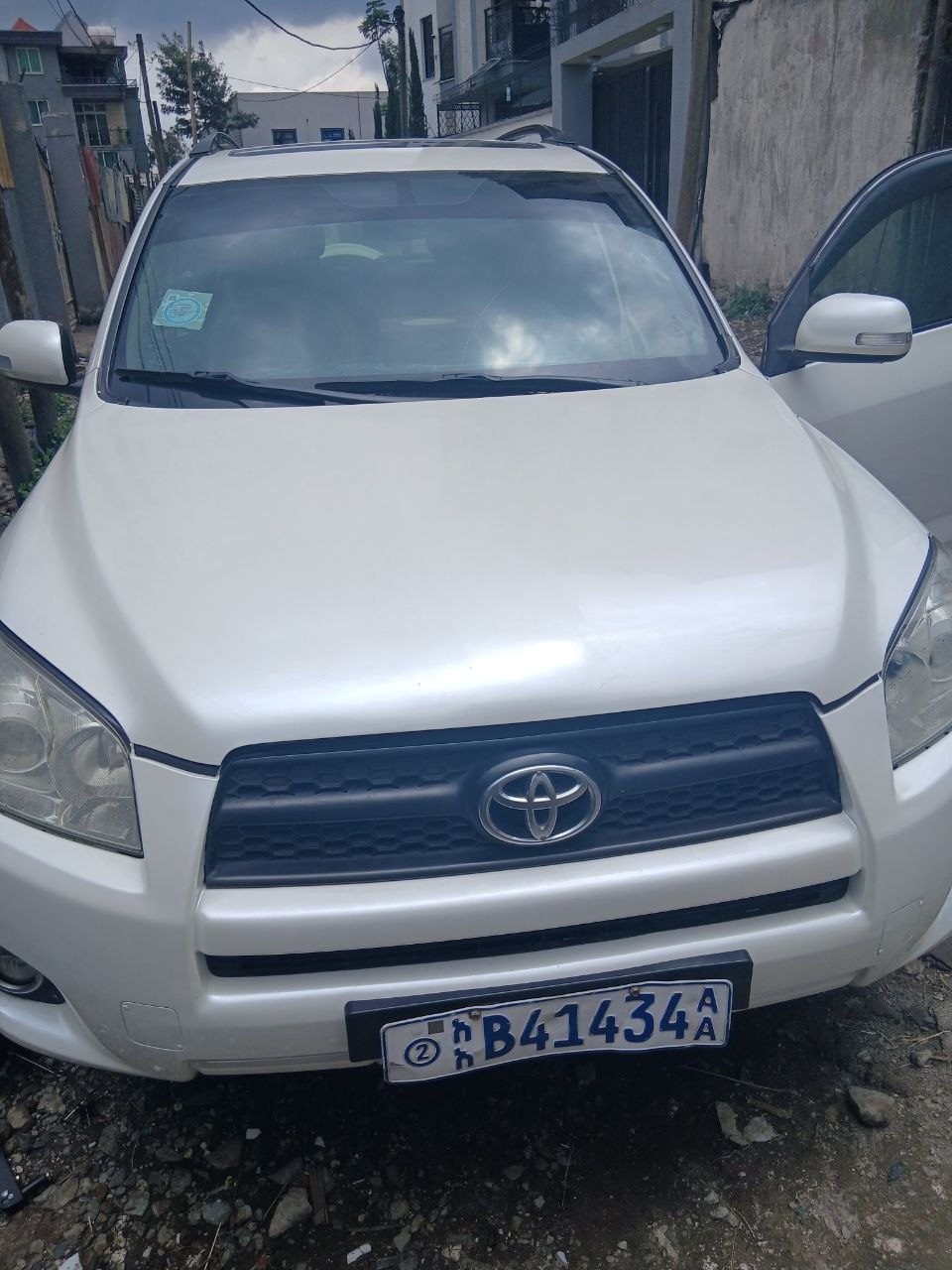 2011 Toyota RAV4 photo 2