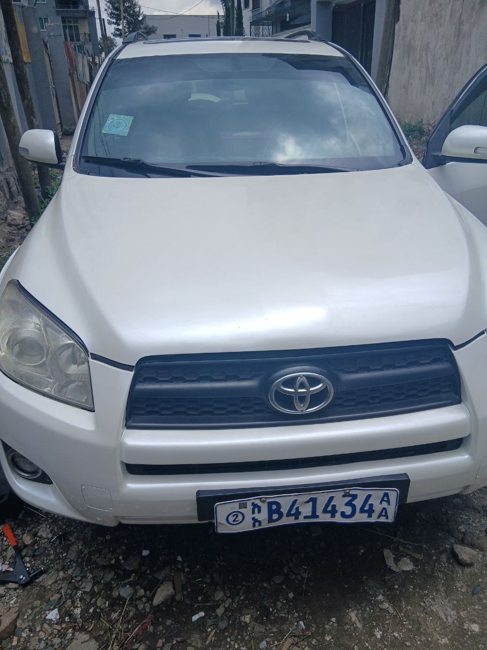 2011 Toyota RAV4 photo 3